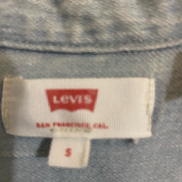 Vintage Levi’s jean shirt - Picture 3 of 3